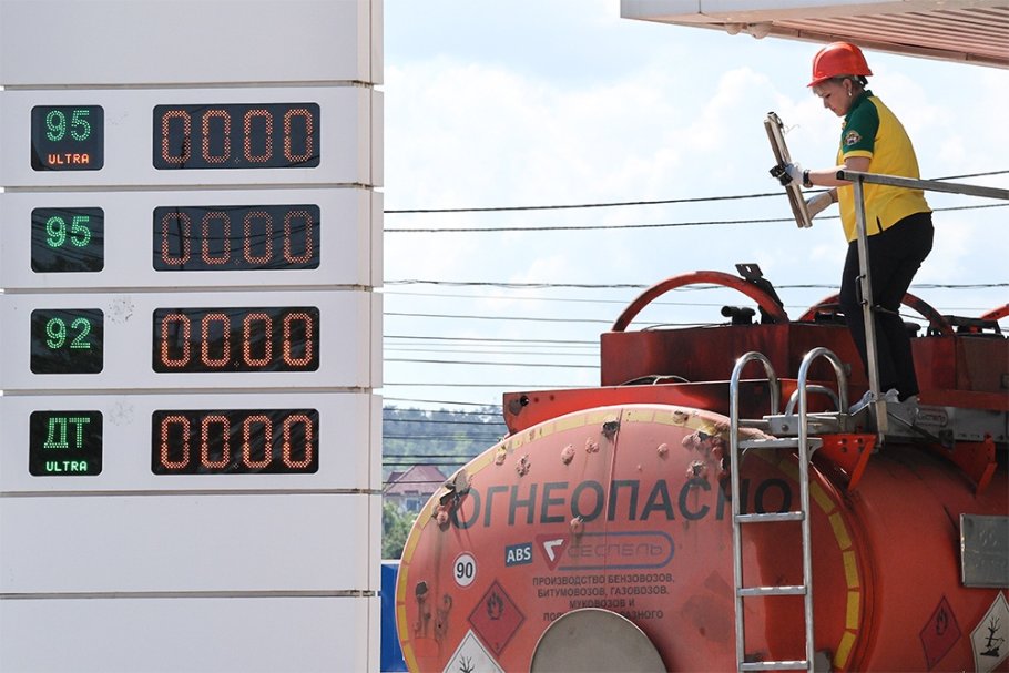 Why is the rise in retail prices at petrol stations accelerating? Have we reached its peak?