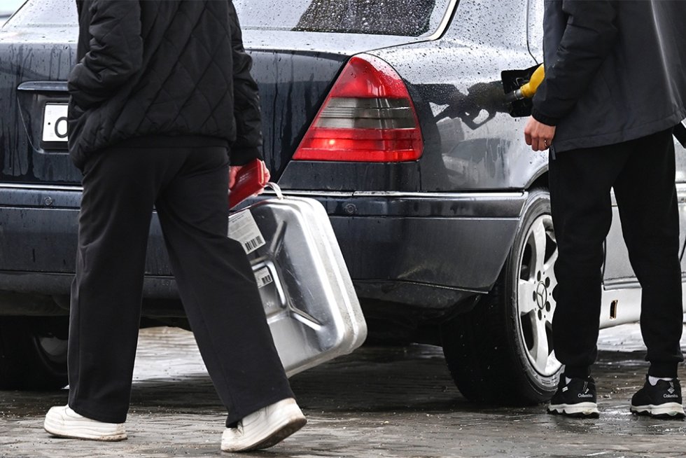 The growth of petrol and diesel prices on the stock exchange has been limited. How will this help contain prices at filling stations?